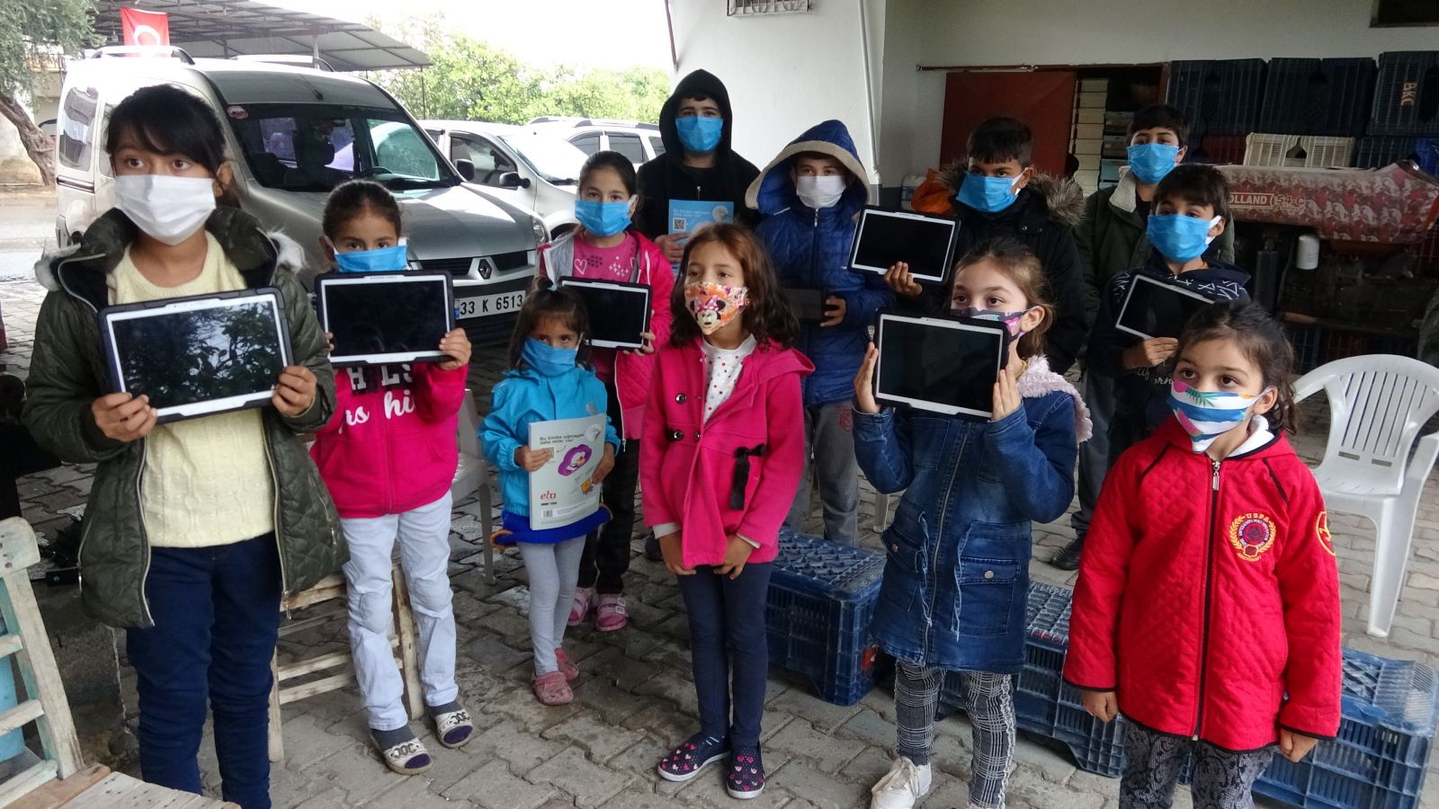 EBA'ya giremeyen öğrencilerden hırsızlara: Harçlığımızı verelim, kablolara dokunmayın