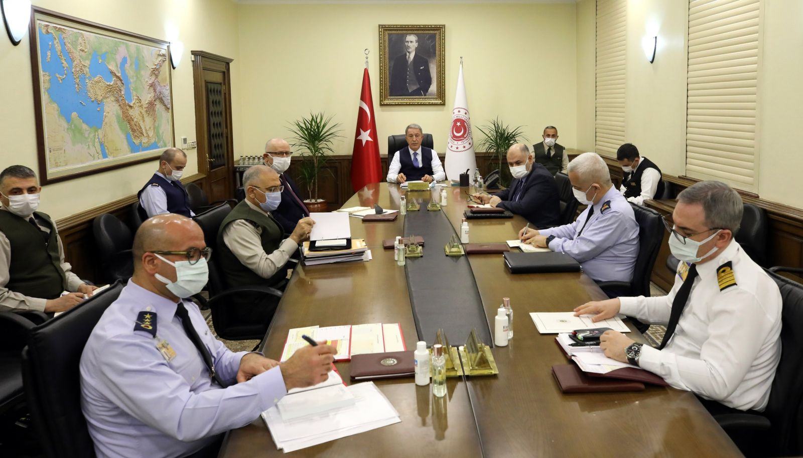 Bakan Akar'dan Yunanistan'a tepki: Bu tacizden başka bir şey değil