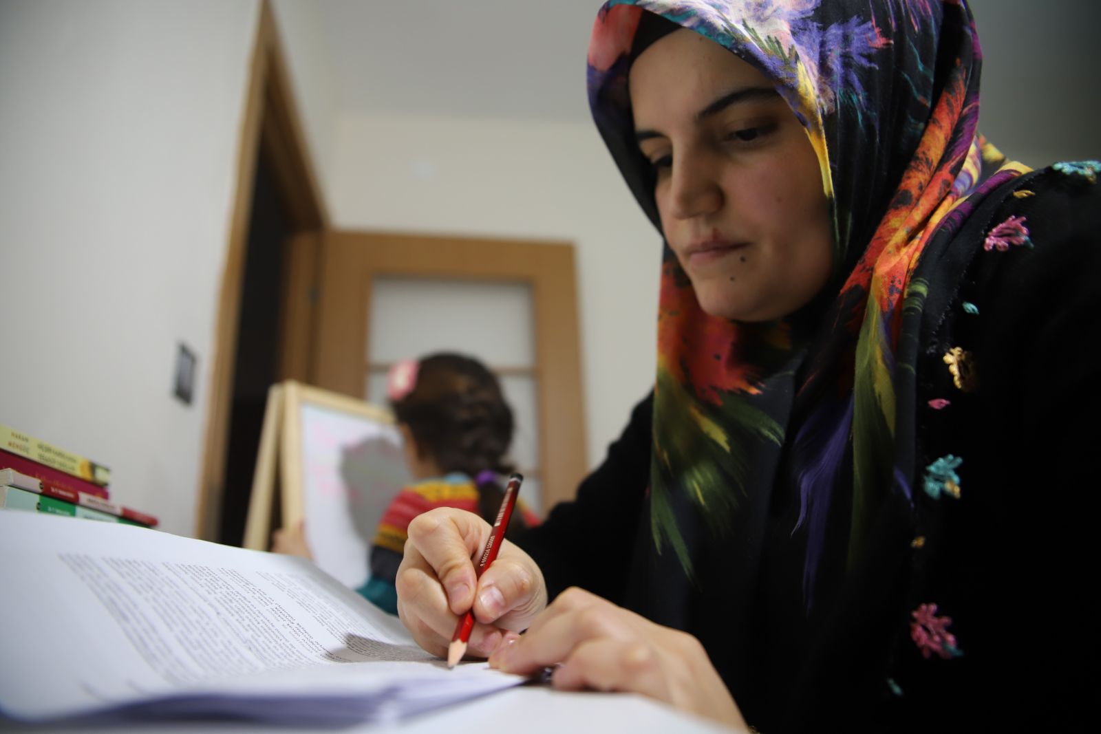 Baba okutmadı, azmi ve kocasının desteğiyle üniversiteli oldu