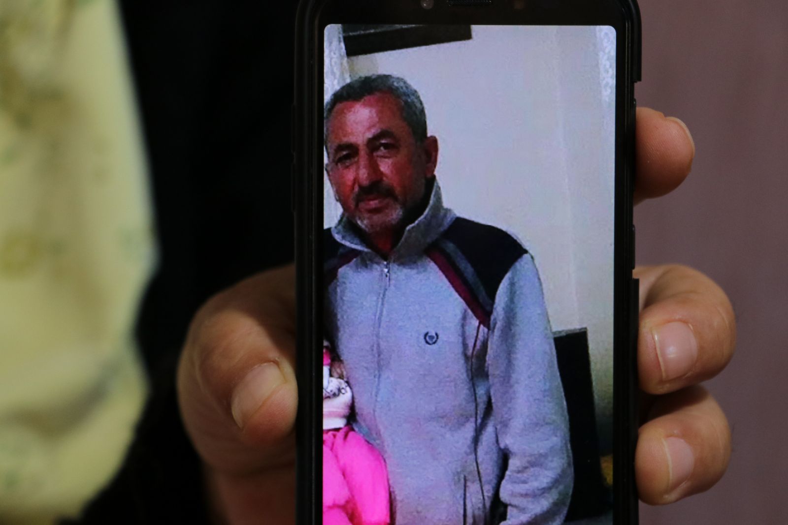 Boşanmak için payına düşeni isteyen eşini ve baldızını vurdu