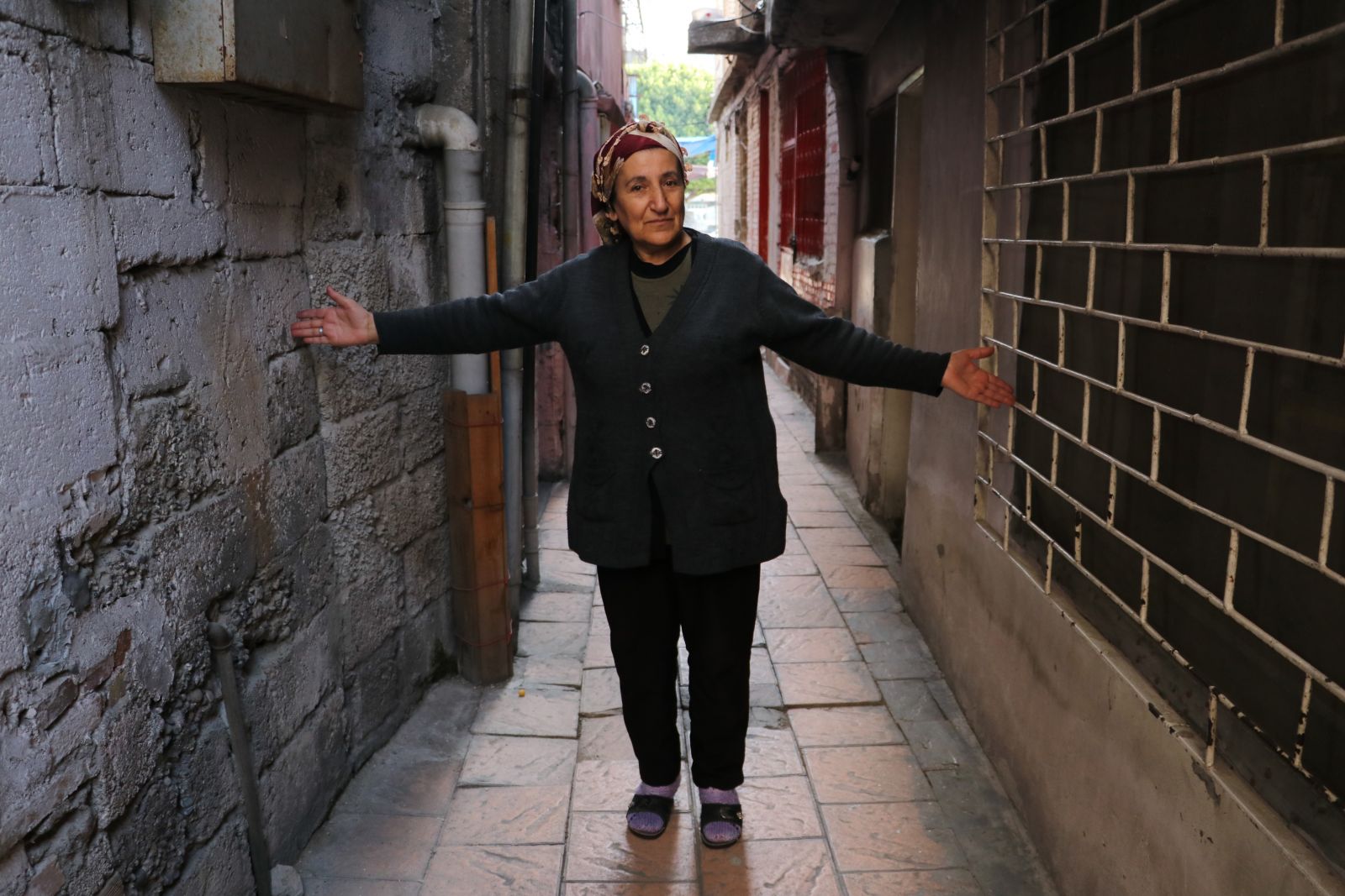 Adana’nın en dar sokağı görenleri şaşırtıyor