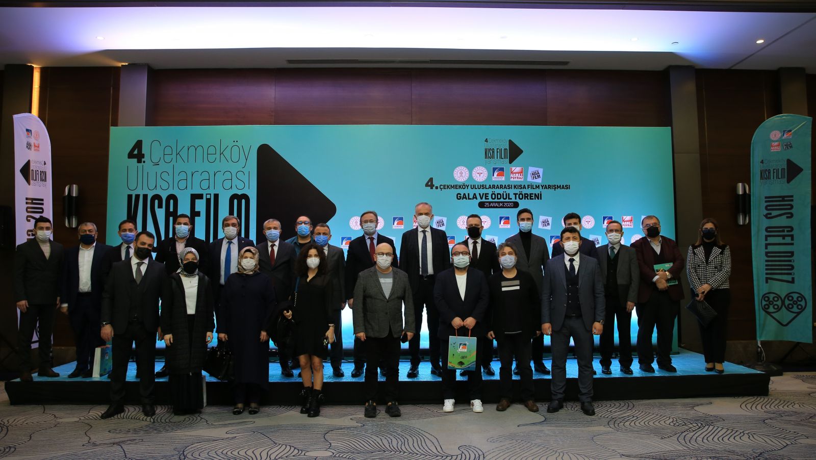 Sağlık temalı kısa film yarışmasında yönetmen doktora ödül