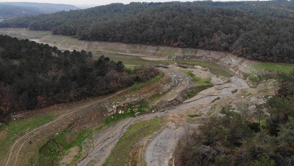 Elmalı Barajı'nda suların 4'te 3'ü çekildi