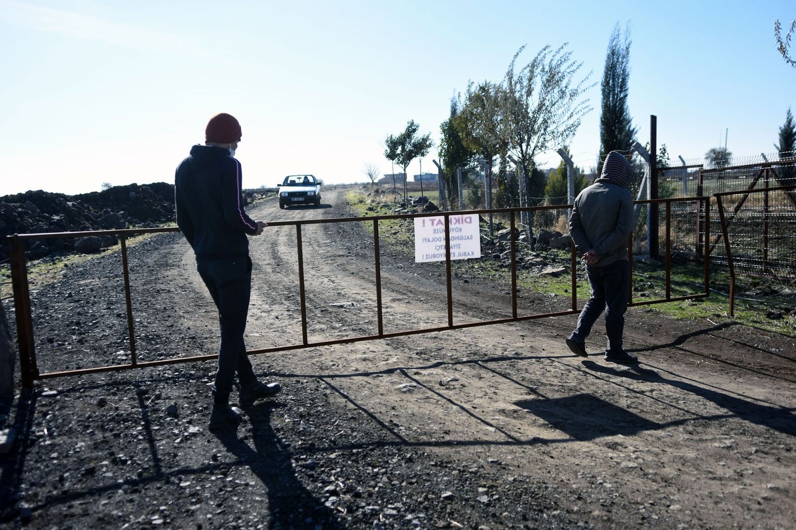 Bu köye HES kodu olmayan giremiyor!