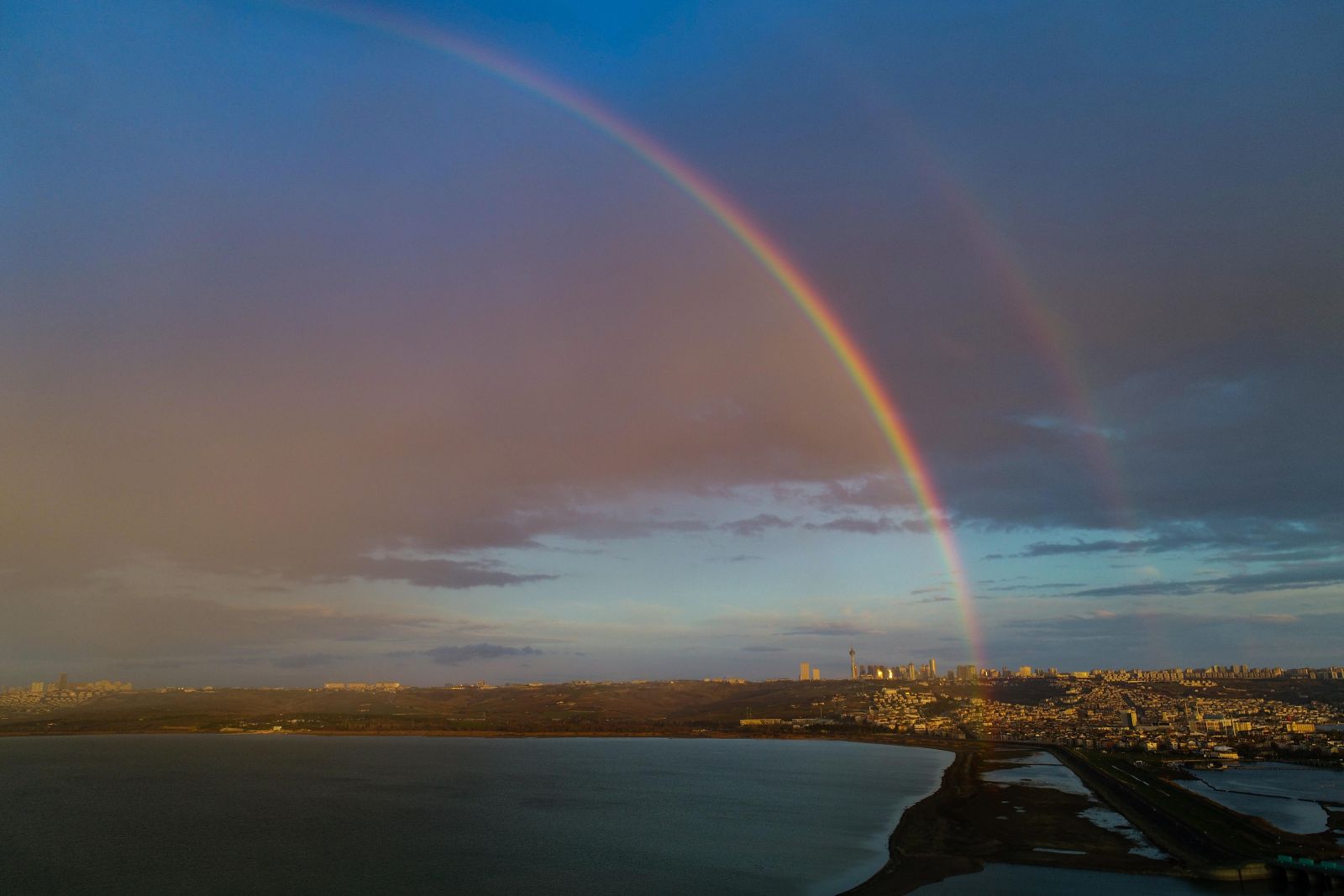 Muhteşem görüntüler: İstanbul'da gökkuşağı sürprizi