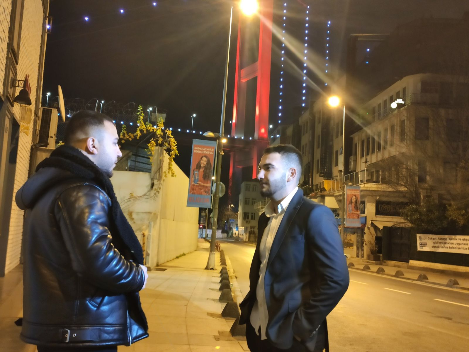 Viyana saldırısında yaralı polisi kurtaran gençler o günü anlattı