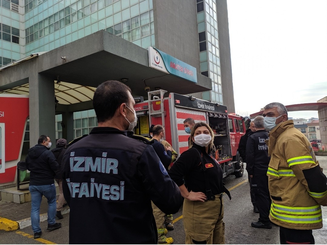 İzmir’de hastanede yangın paniği: Psikiyatri hastası yatağını yaktı