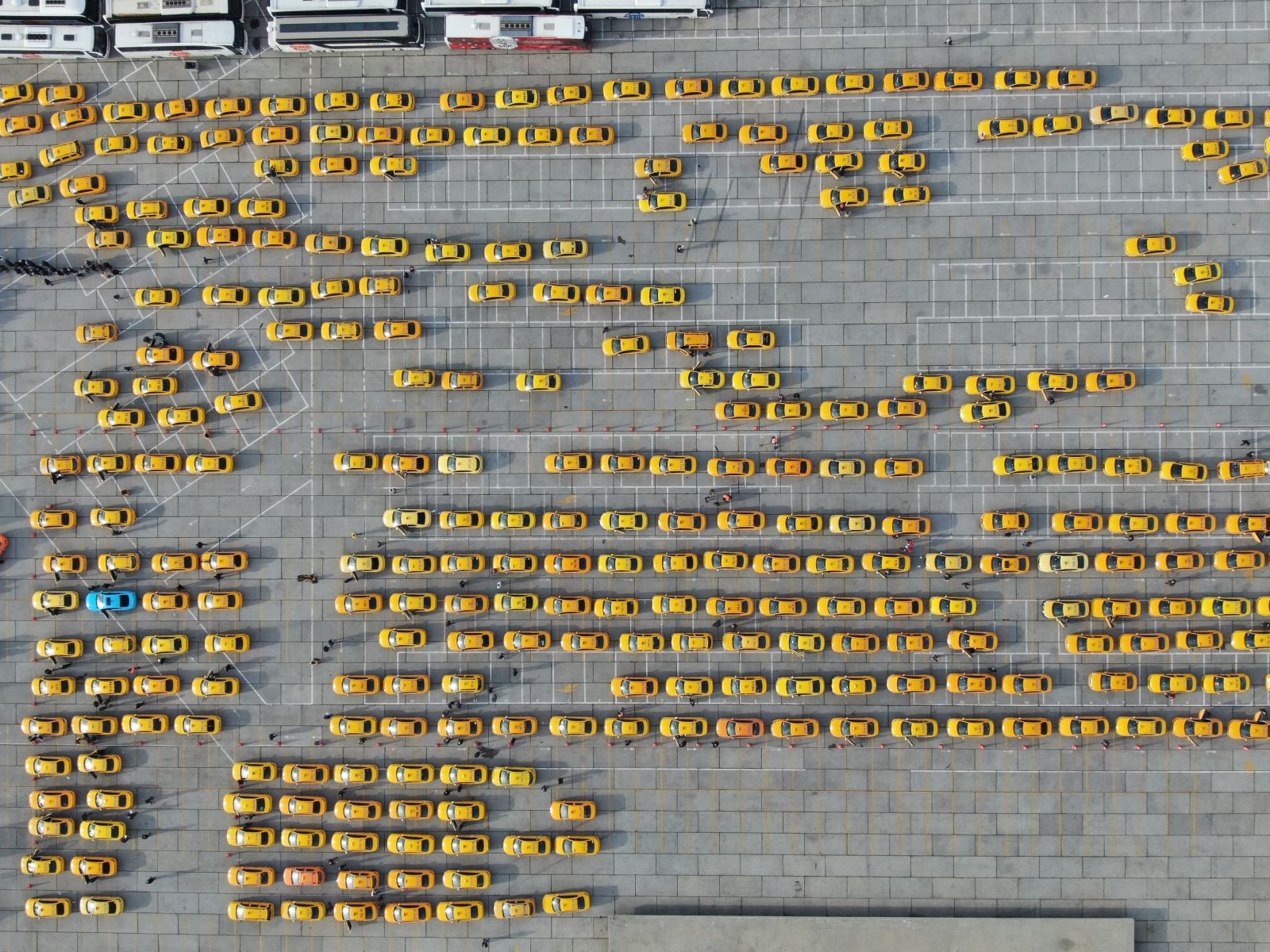 Taksimetre kuyruğu, Yenikapı Etkinlik alanından Kazlıçeşme'ye kadar uzadı