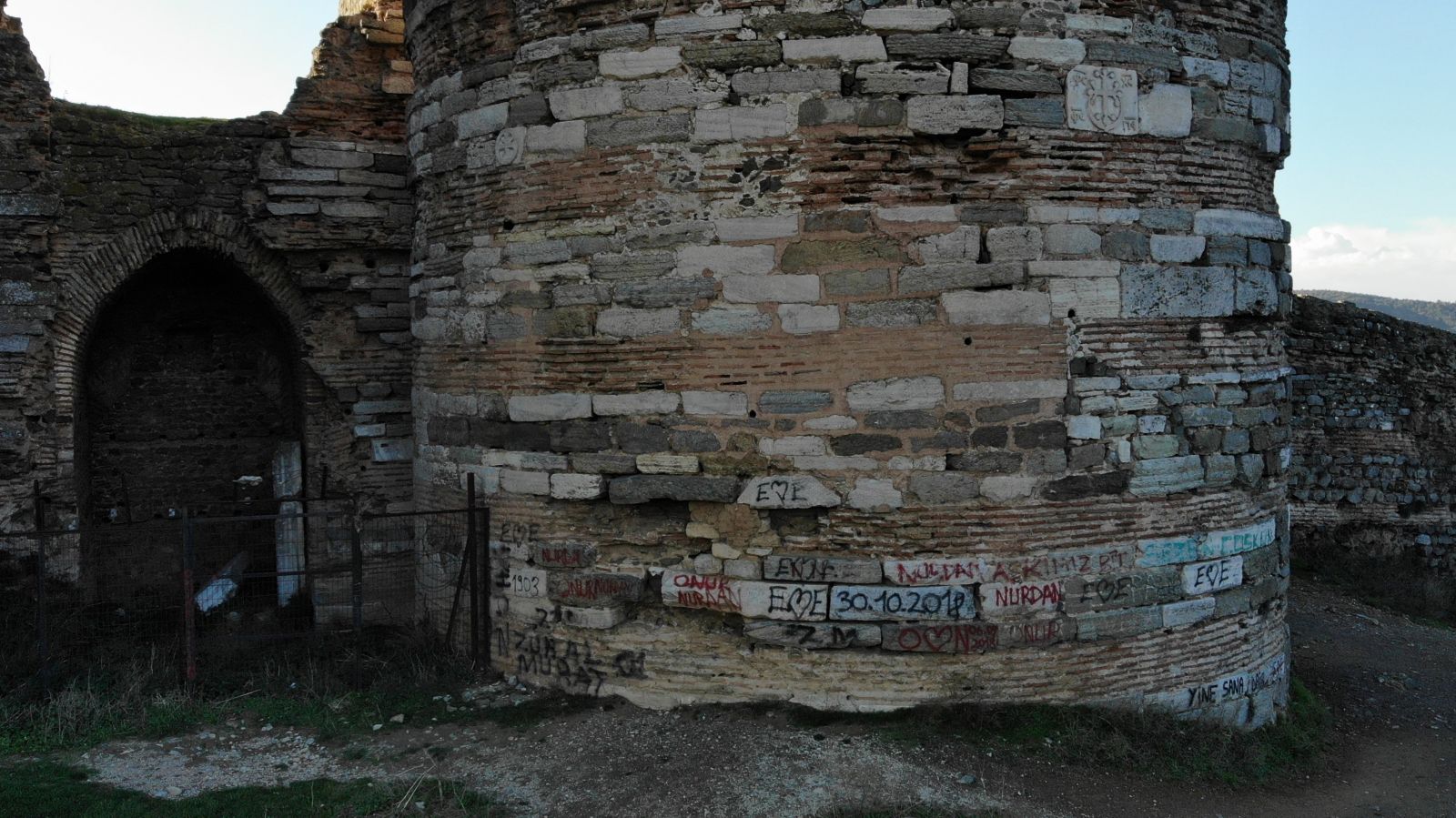 UNESCO listesindeki tarihi kale harabeye döndü