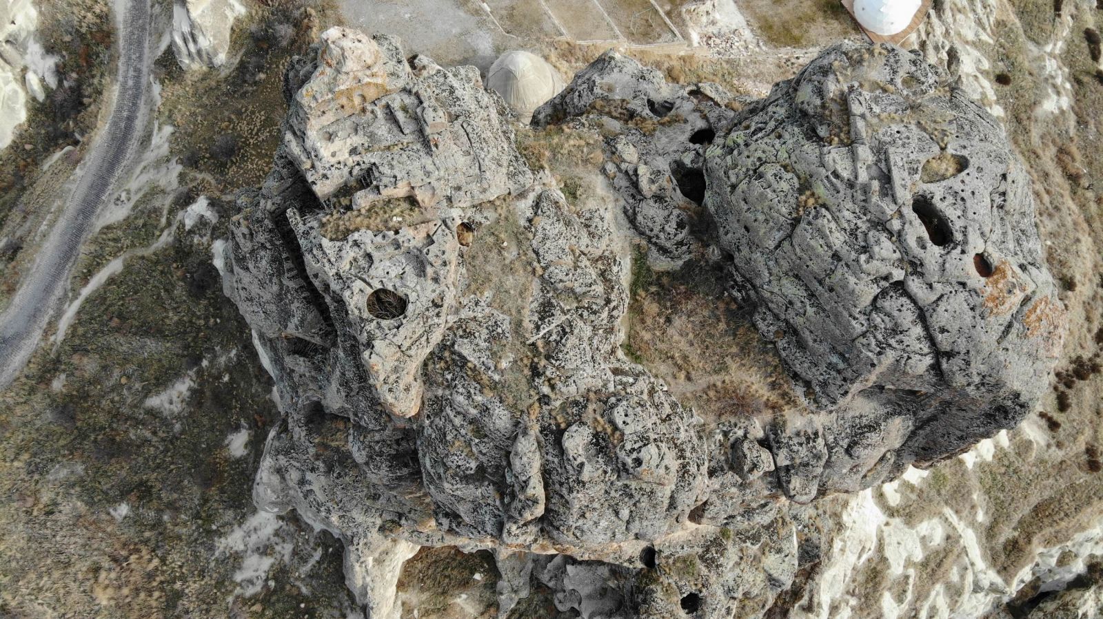 Bu mezarlar yerden 60 metre yüksekte