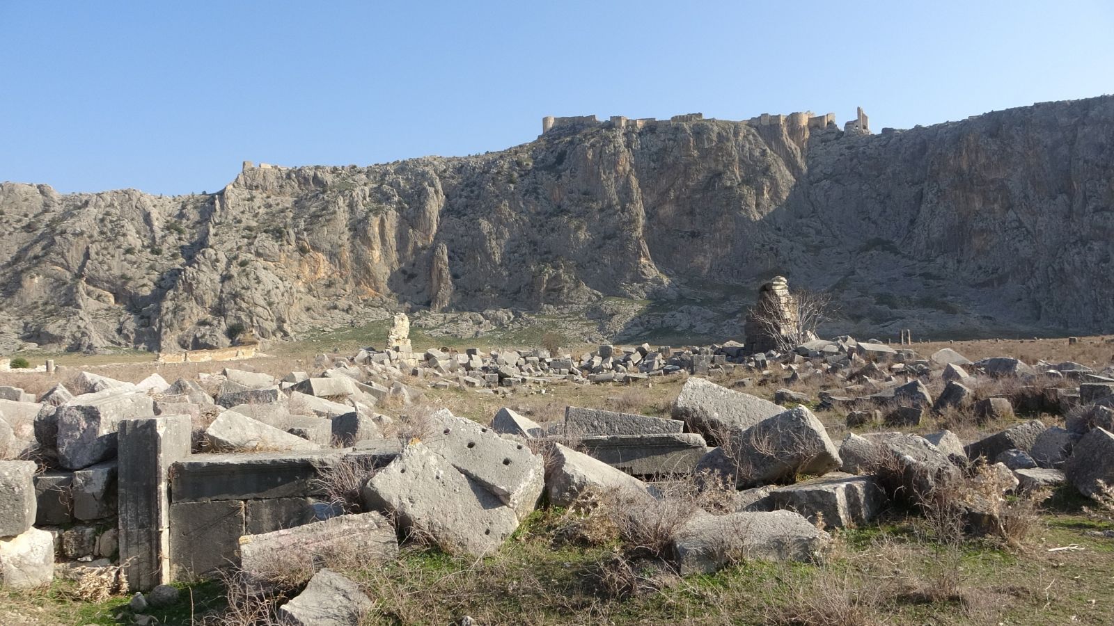 Efes'in 5 katı büyüklüğünde: Anavarza Antik Kenti Efes'in 5 katı büyüklüğünde: Anavarza Antik Kenti