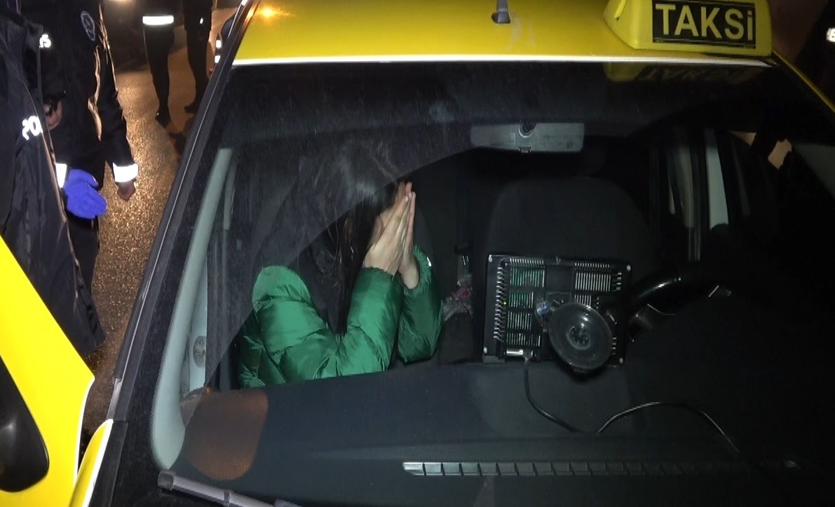Ticari takside alkol alırken yakalanan genç kadın, 'hastaneye gidiyordum' dedi