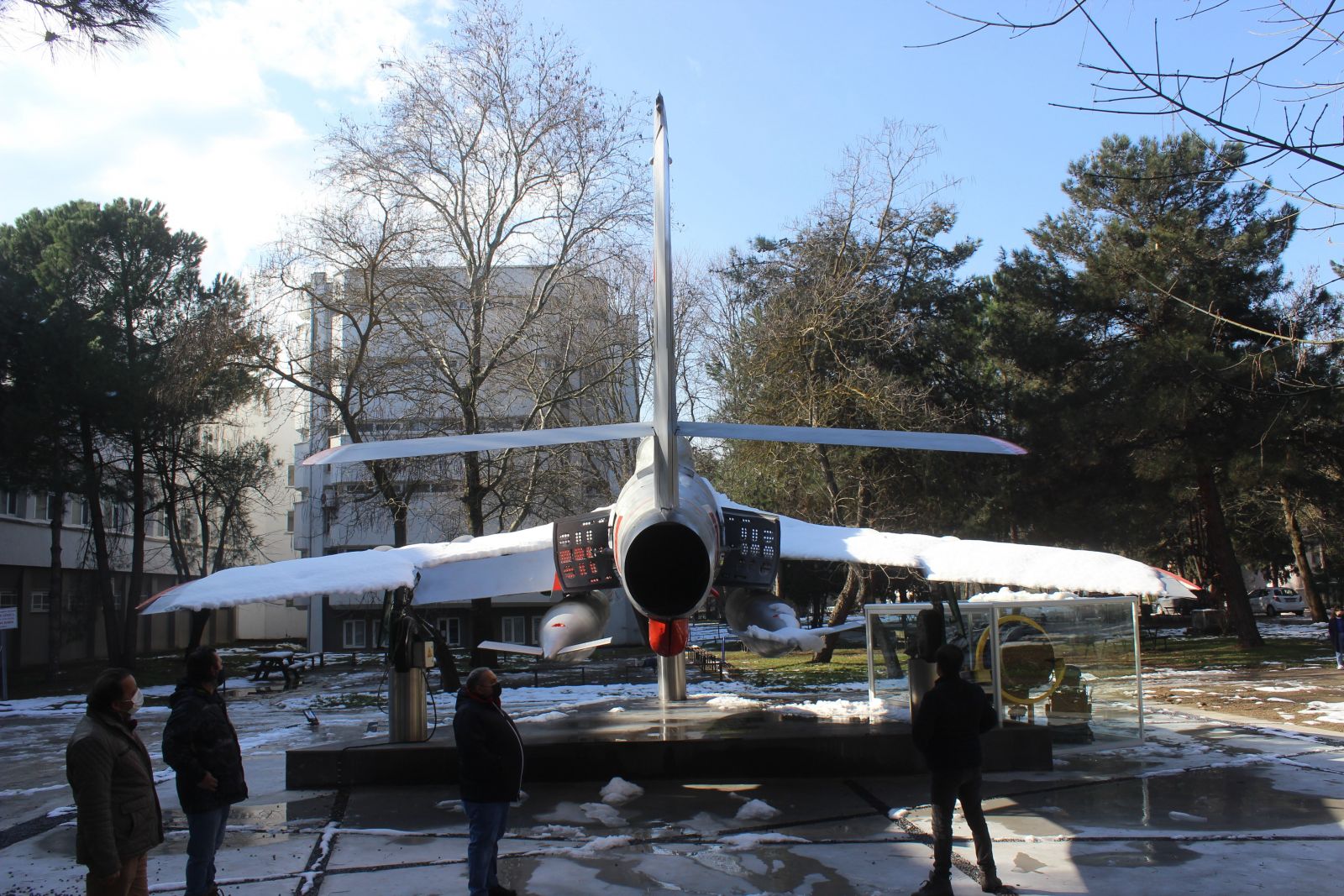 Bu işe hobi olarak başladılar, savaş uçağını restore ettiler