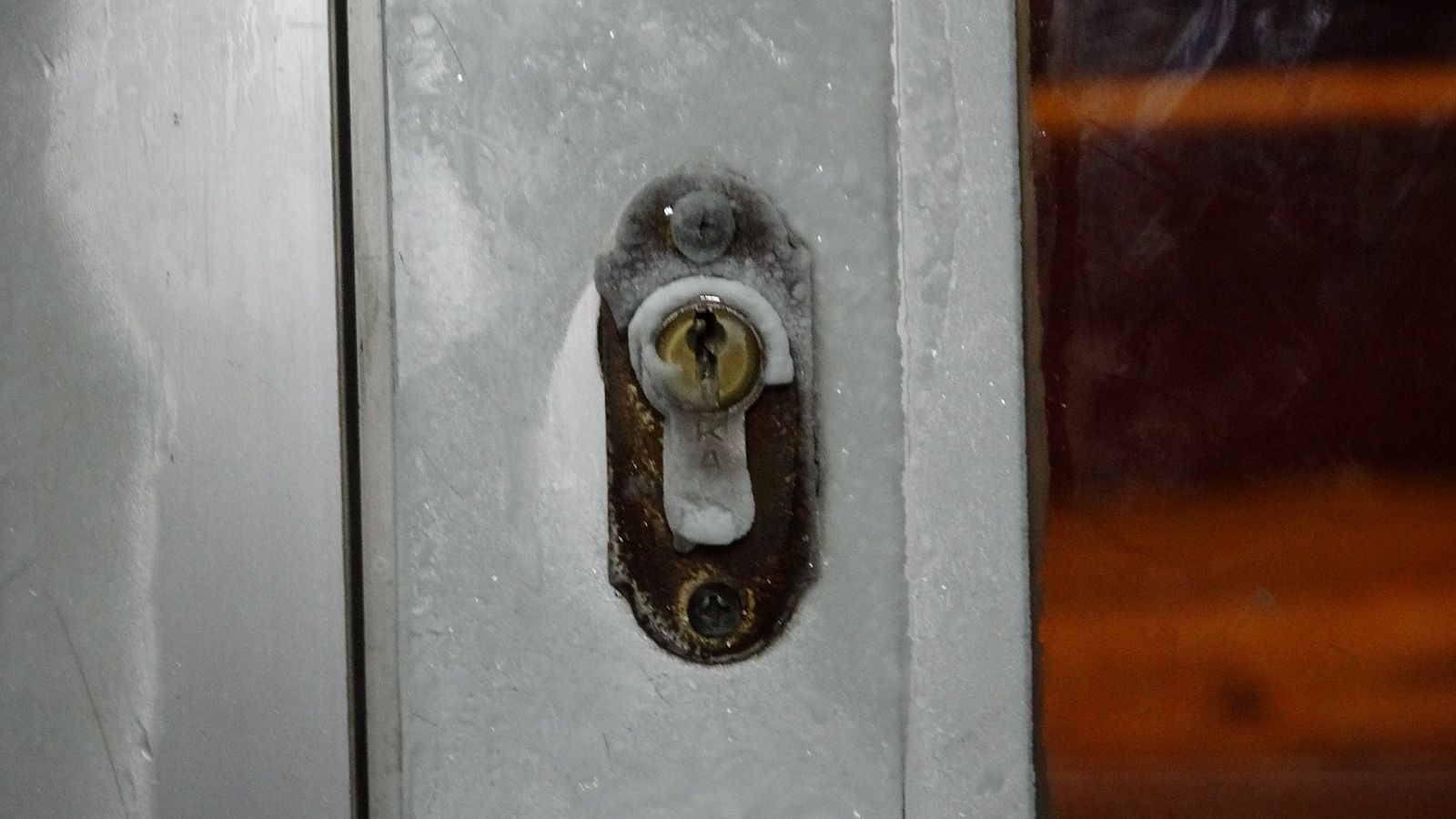 Ardahan eksi 30'u gördü! Garajdaki araçlar dahi dondu