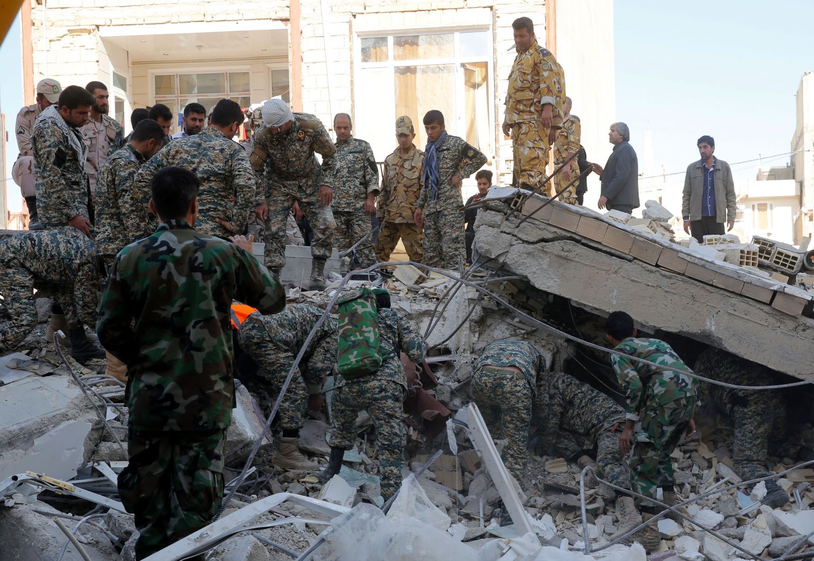 Irak-İran sınırında 7,3'lük deprem: Yüzlerce ölü var