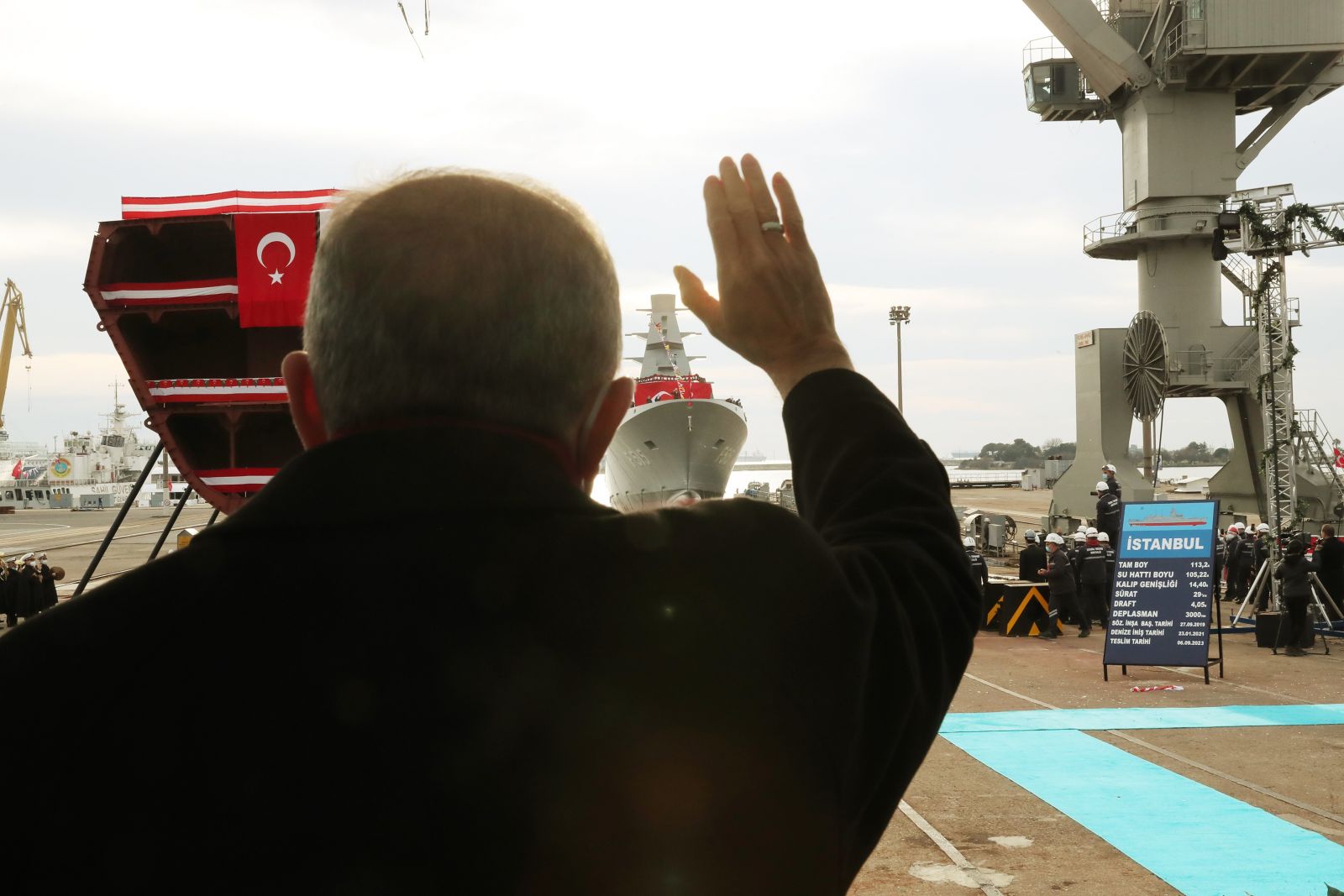 İlk yerli fırkateyn suyla buluştu