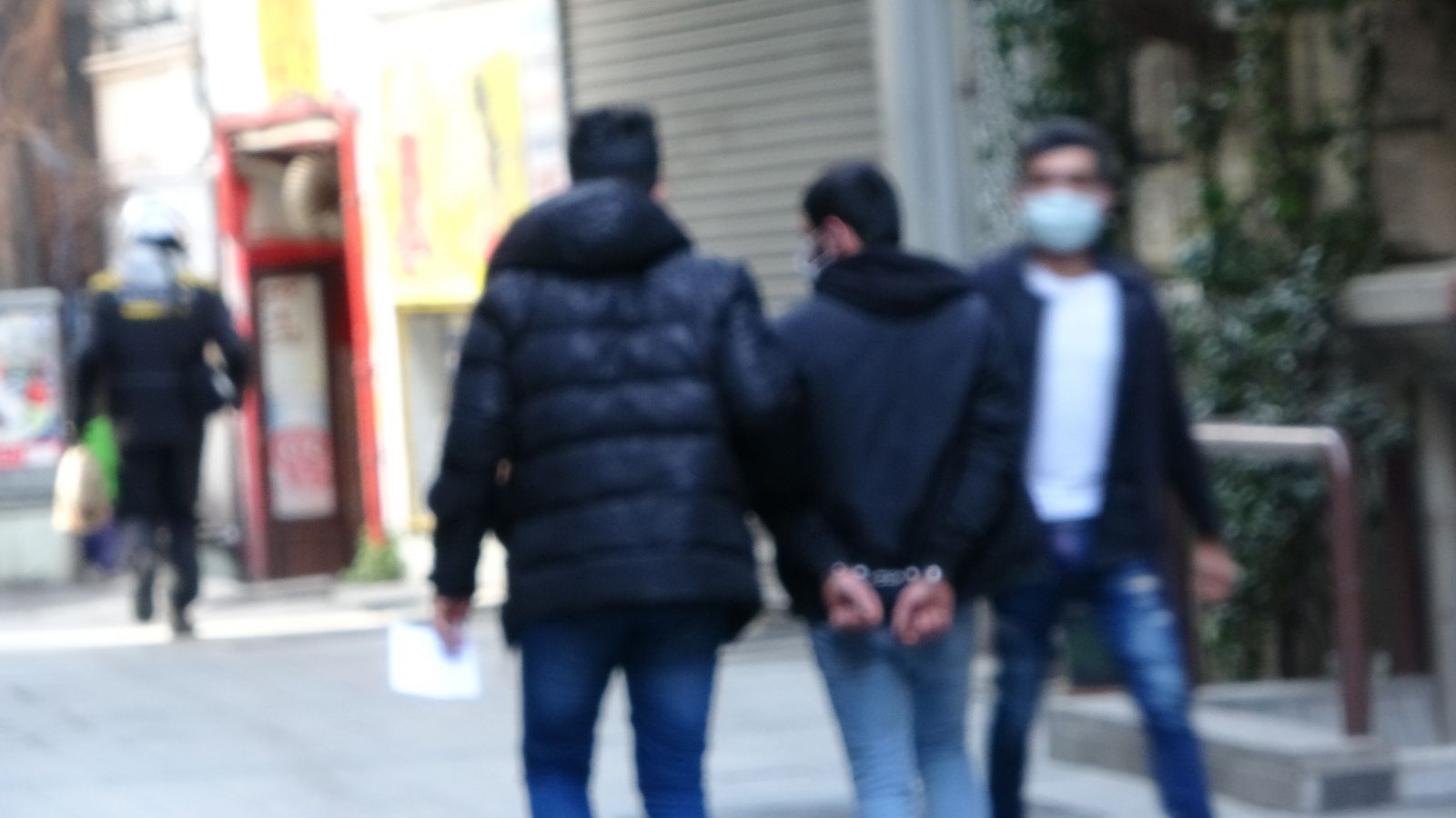 Taksim’de “alüminyum folyolu” hırsıza suçüstü kamerada