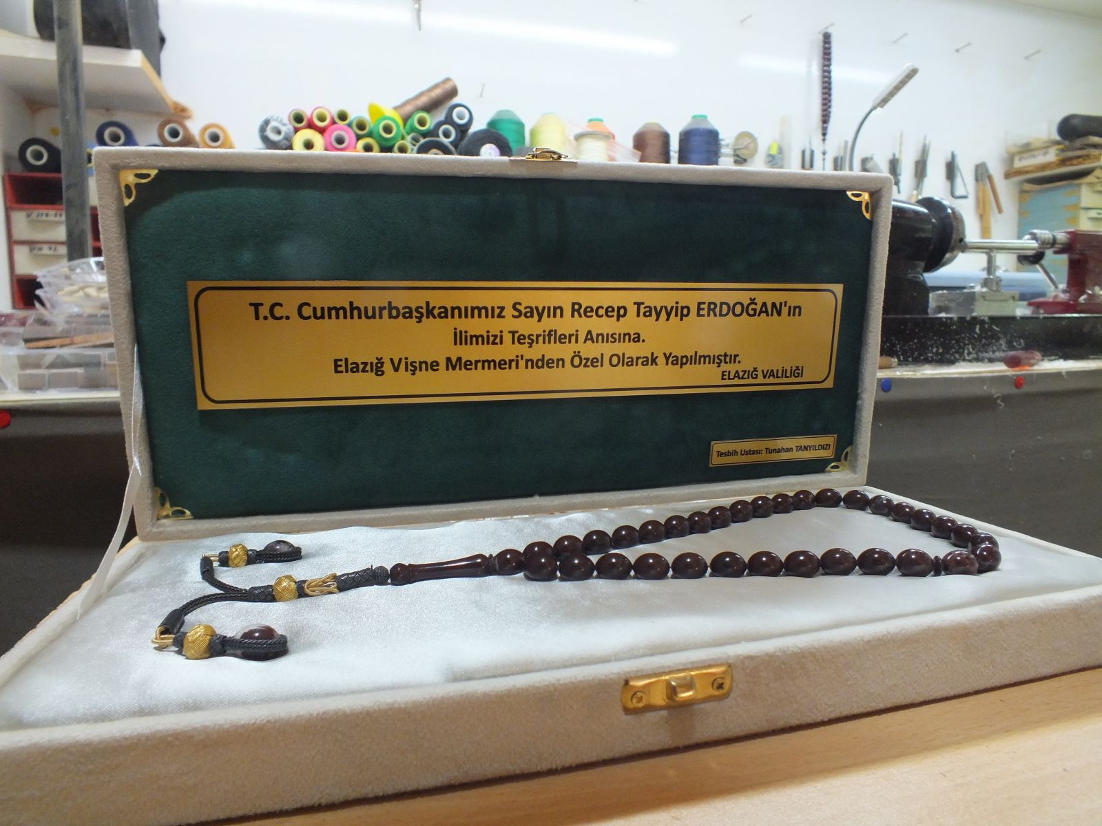 Erdoğan için sadece Elazığ’da çıkan vişne mermerinden "tespih" yaptı