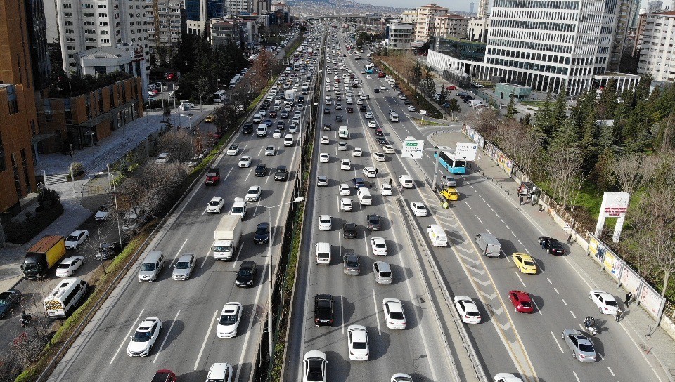 İstanbul'da kısıtlama öncesi trafik yoğunluğu