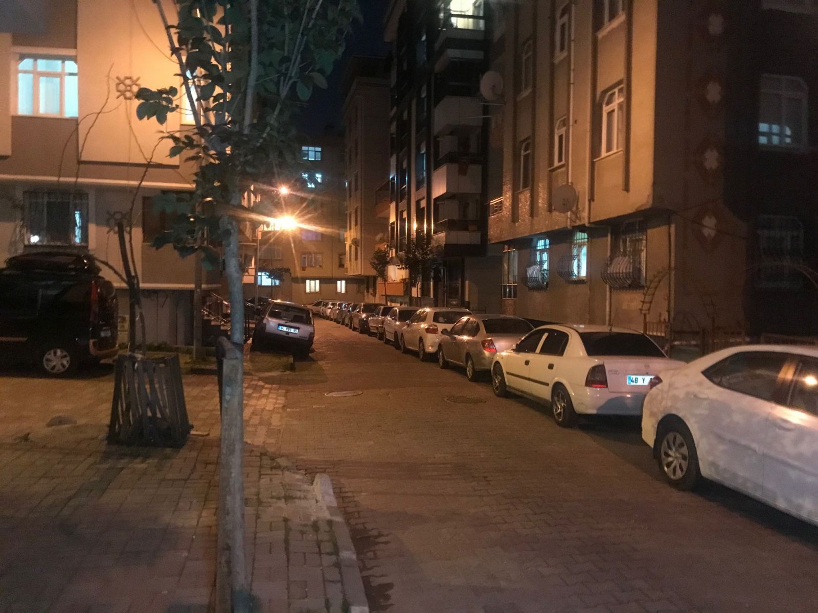 Oğlunu bıçaklayan adam pencereden atladı