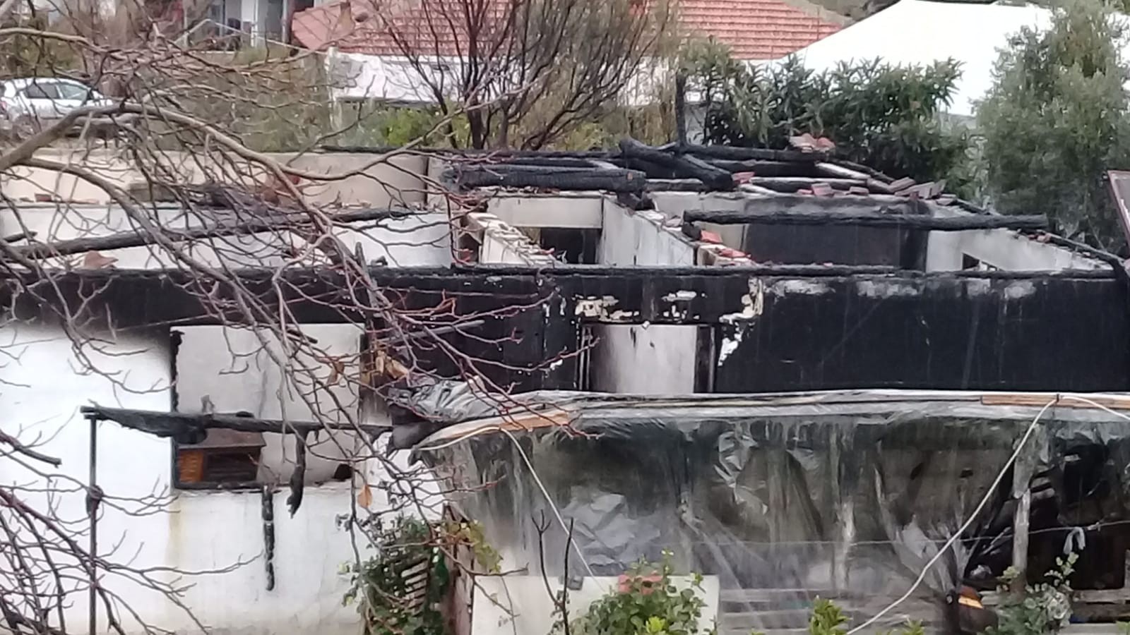 Evleri yanıp kül olan karı-koca ortada kaldı