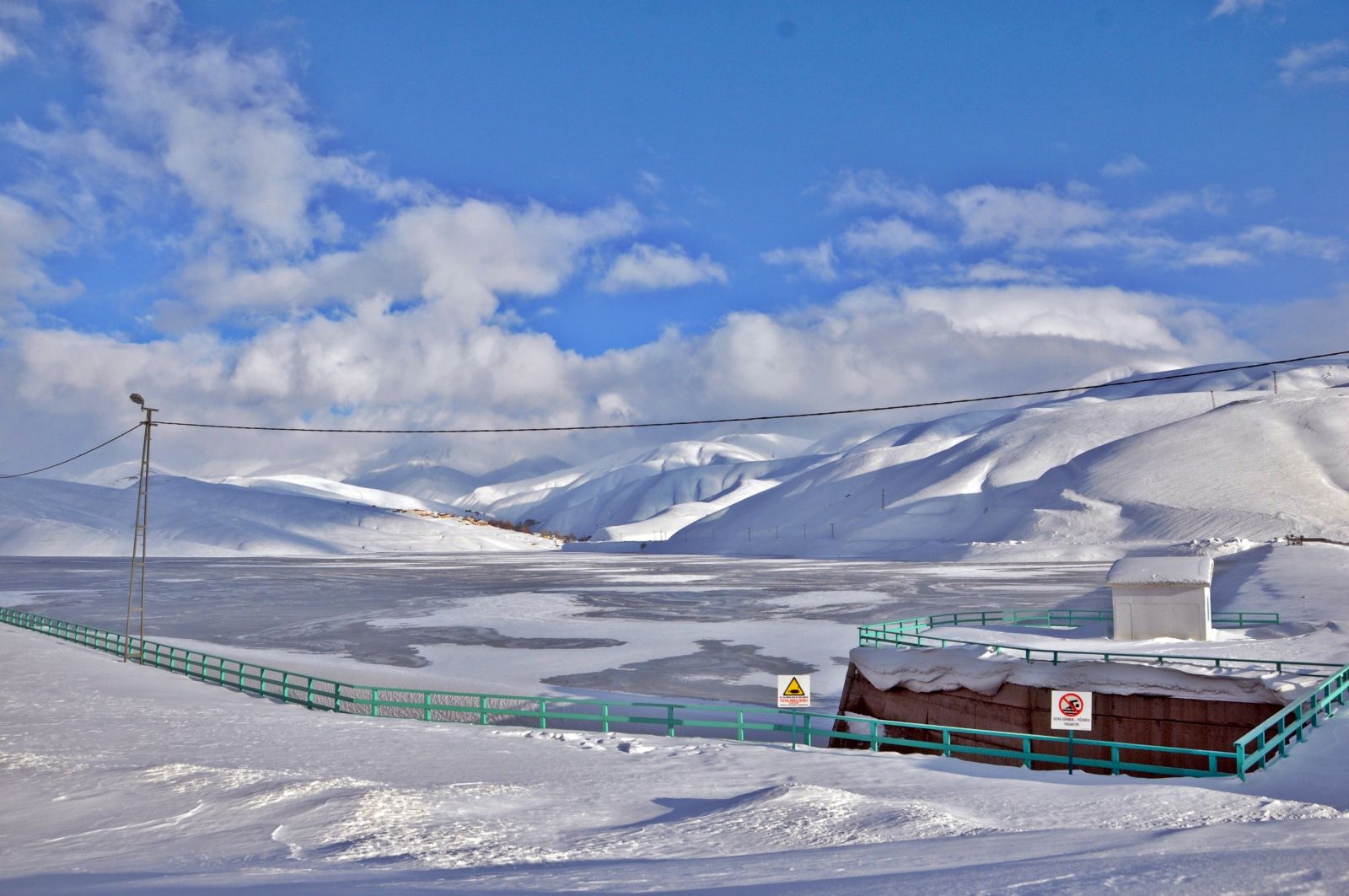 Dilimli Barajı tamamen dondu