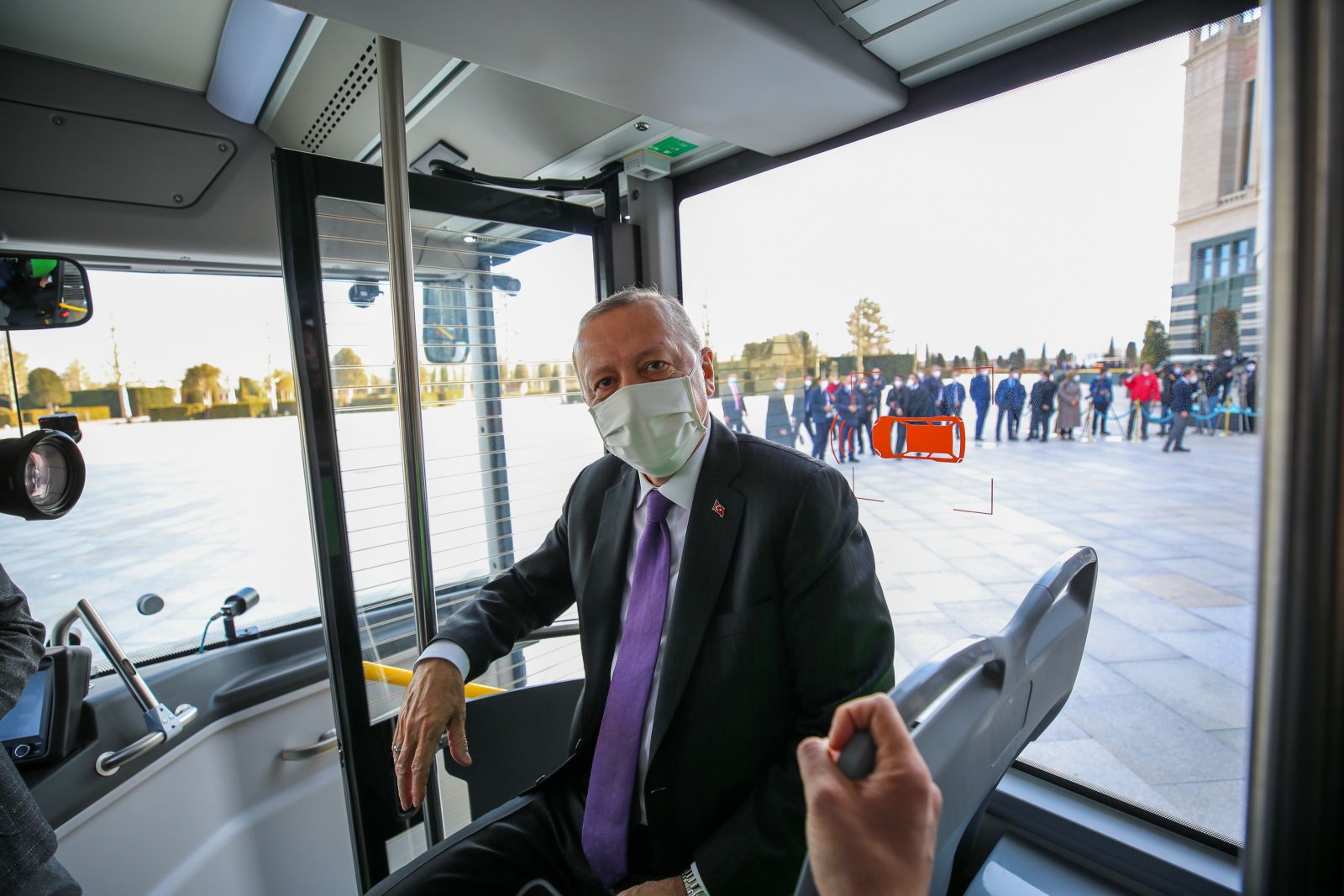 Cumhurbaşkanı Erdoğan, elektrikli sürücüsüz otobüsü test etti