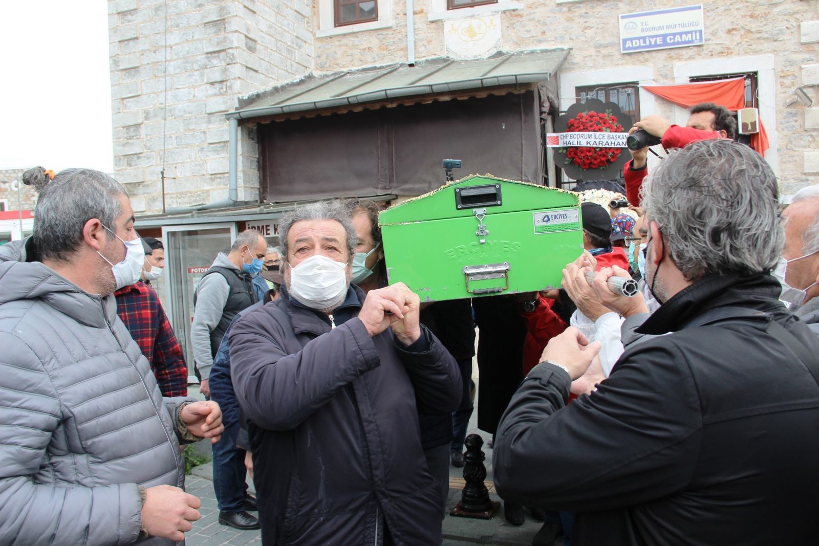 Tiyatro oyuncusu Atilla Pekdemir son yolculuğuna uğurlandı