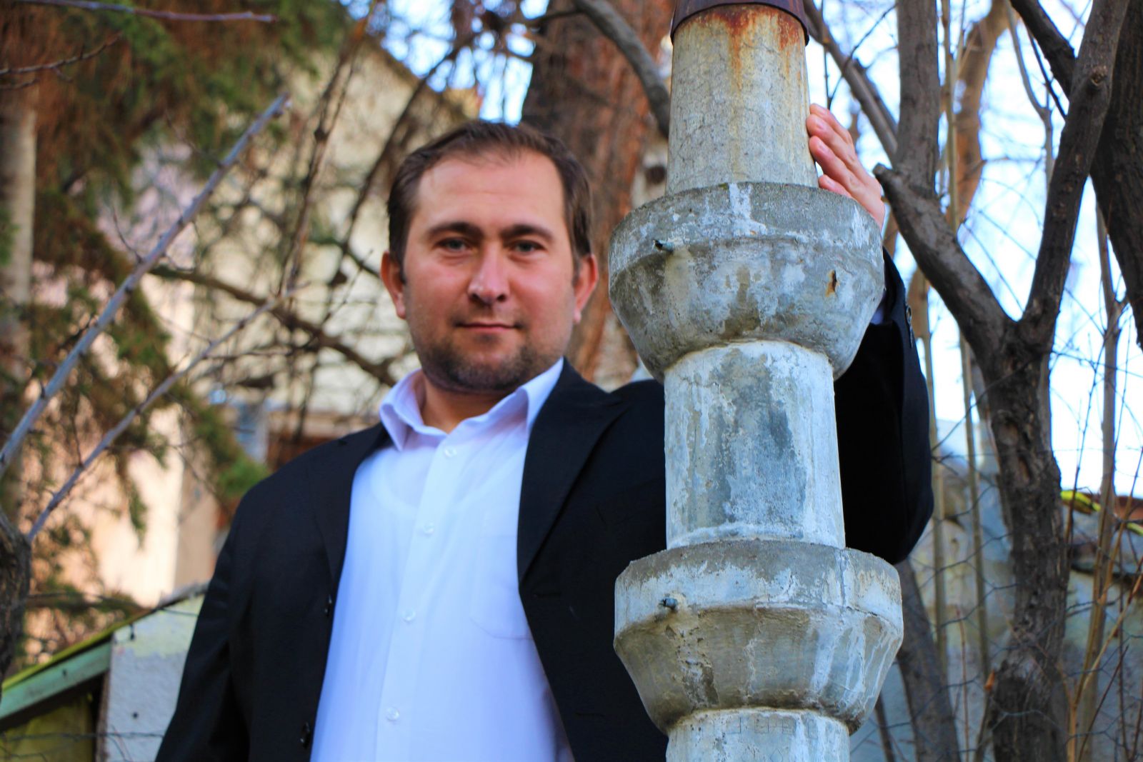 Evin bahçesinde şaşırtan minare