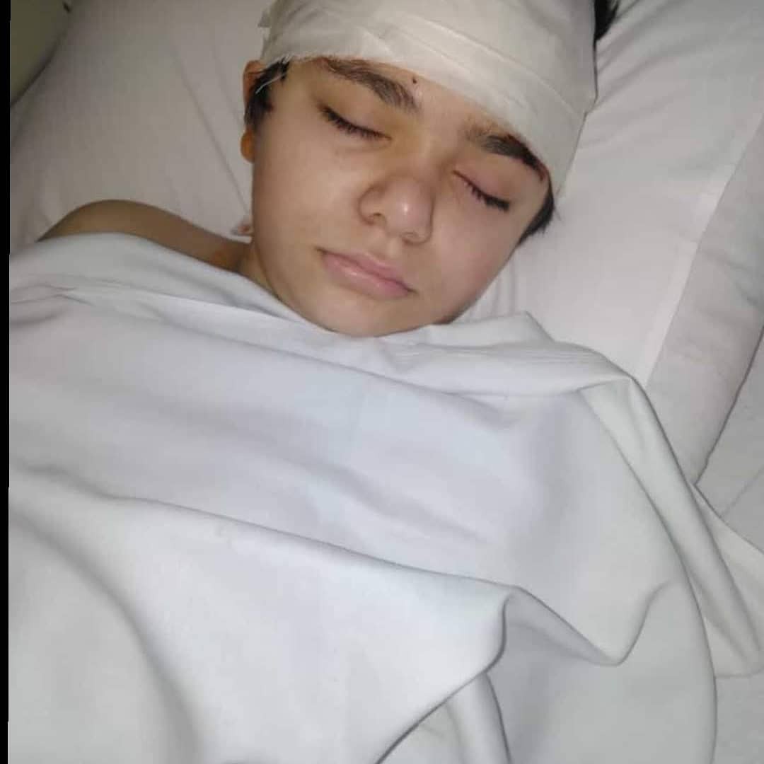 Tek koluyla hasta kızını yaşatabilmek için inşaatlarda çalışıyor