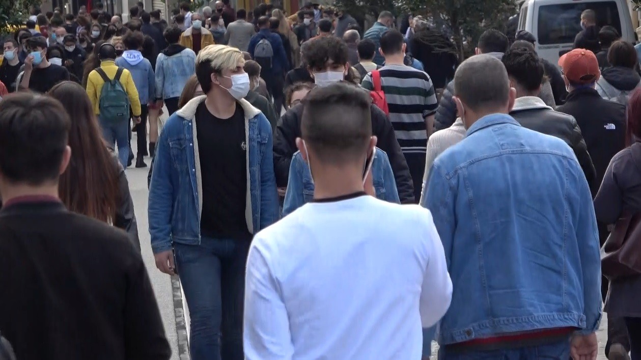 İstiklal Caddesi'nde dikkat çeken yoğunluk