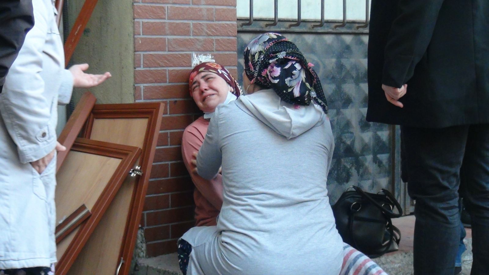 İstanbul’da feci olay: Çatı katından düşen kadın öldü