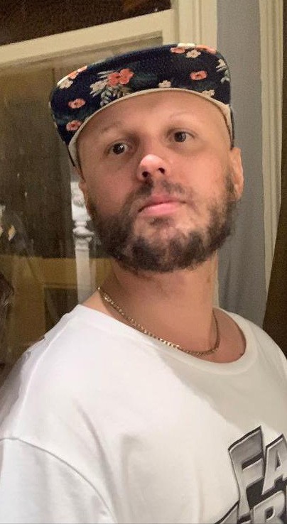 Genç ressam evinde ölü bulundu