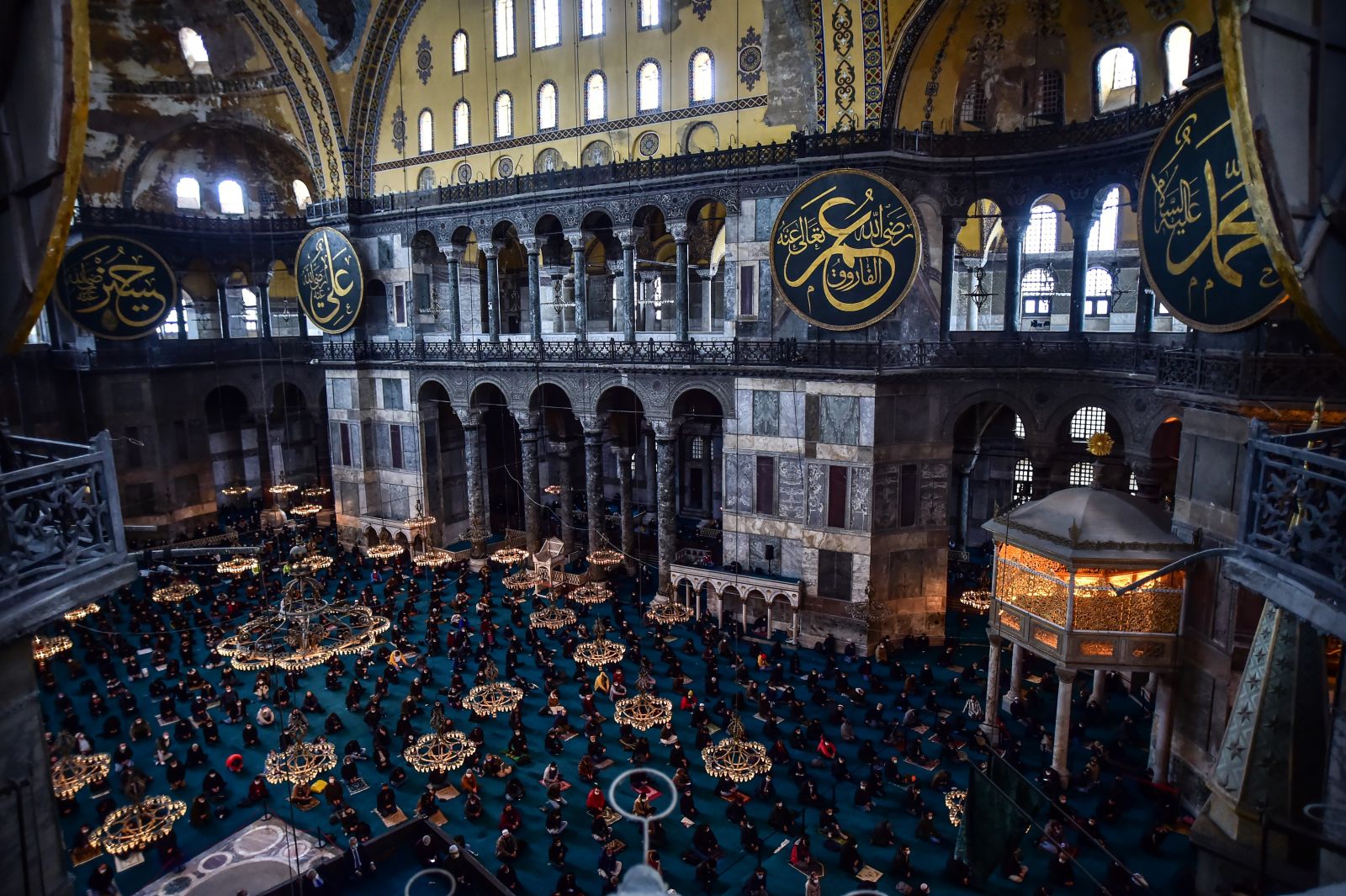 Ayasofya Camii yeni çehresiyle hayran bıraktı