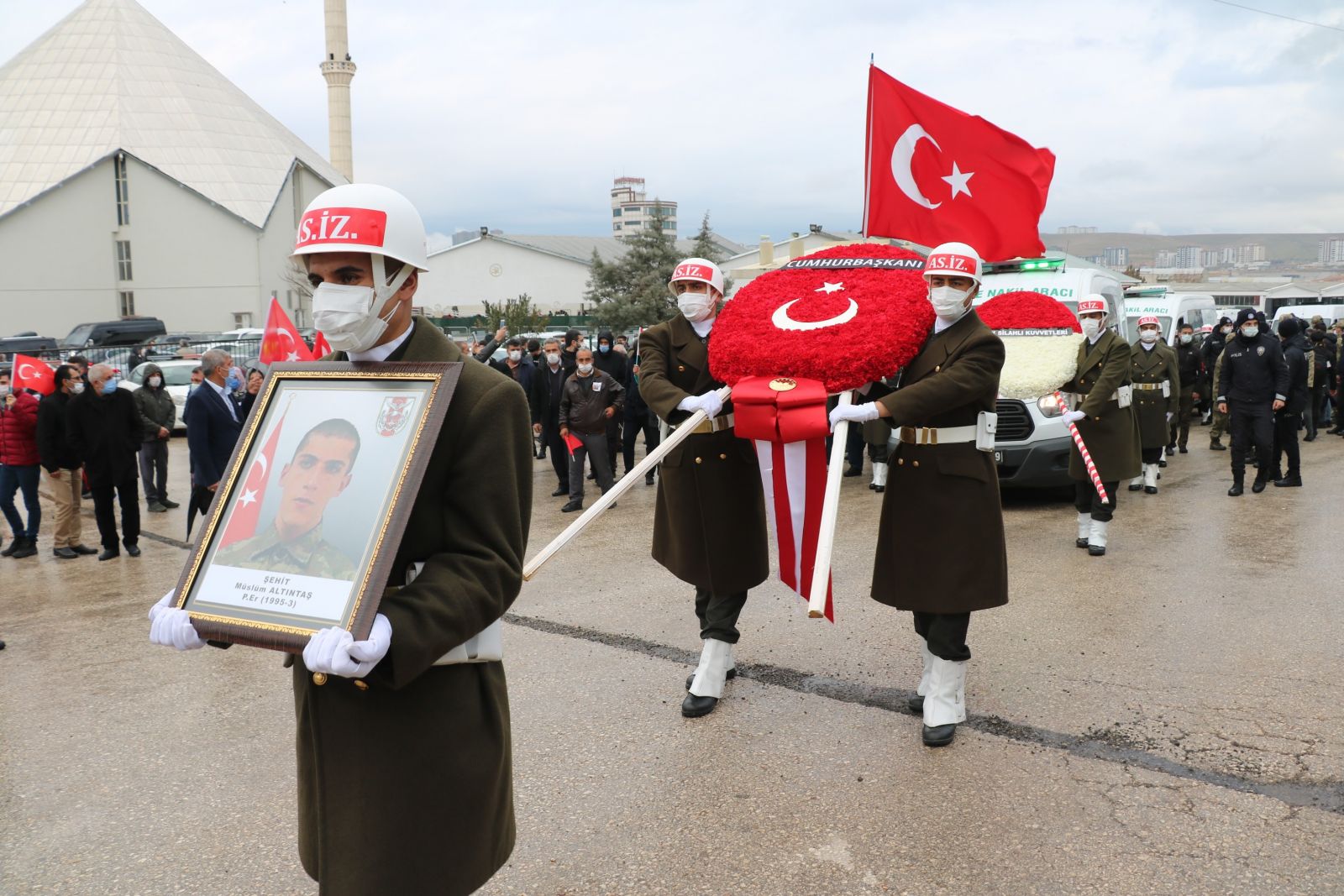 Aynı gün kaçırıldılar, birlikte defnedildiler