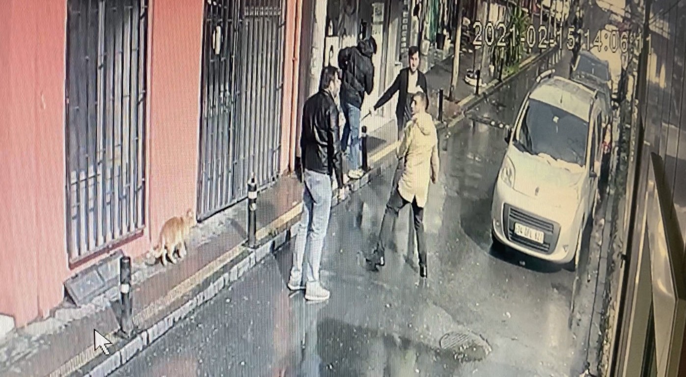 Ortaköy’de aralarında husumet olan 2 kardeş sokak ortasında birbirini bıçakladı