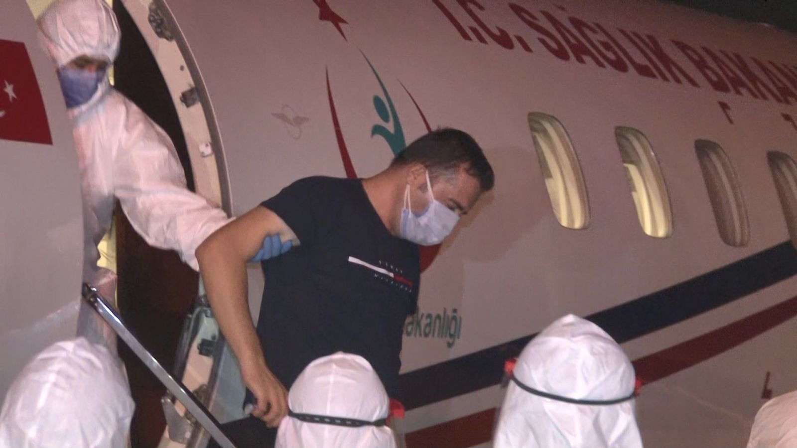 Tanzanya’da koronavirüs hastalığına yakalanan 3 Türk vatandaşı ambulans uçakla İstanbul’a getirildi Tanzanya’da koronavirüs hastalığına yakalanan 3 Türk vatandaşı ambulans uçakla İstanbul’a getirildi