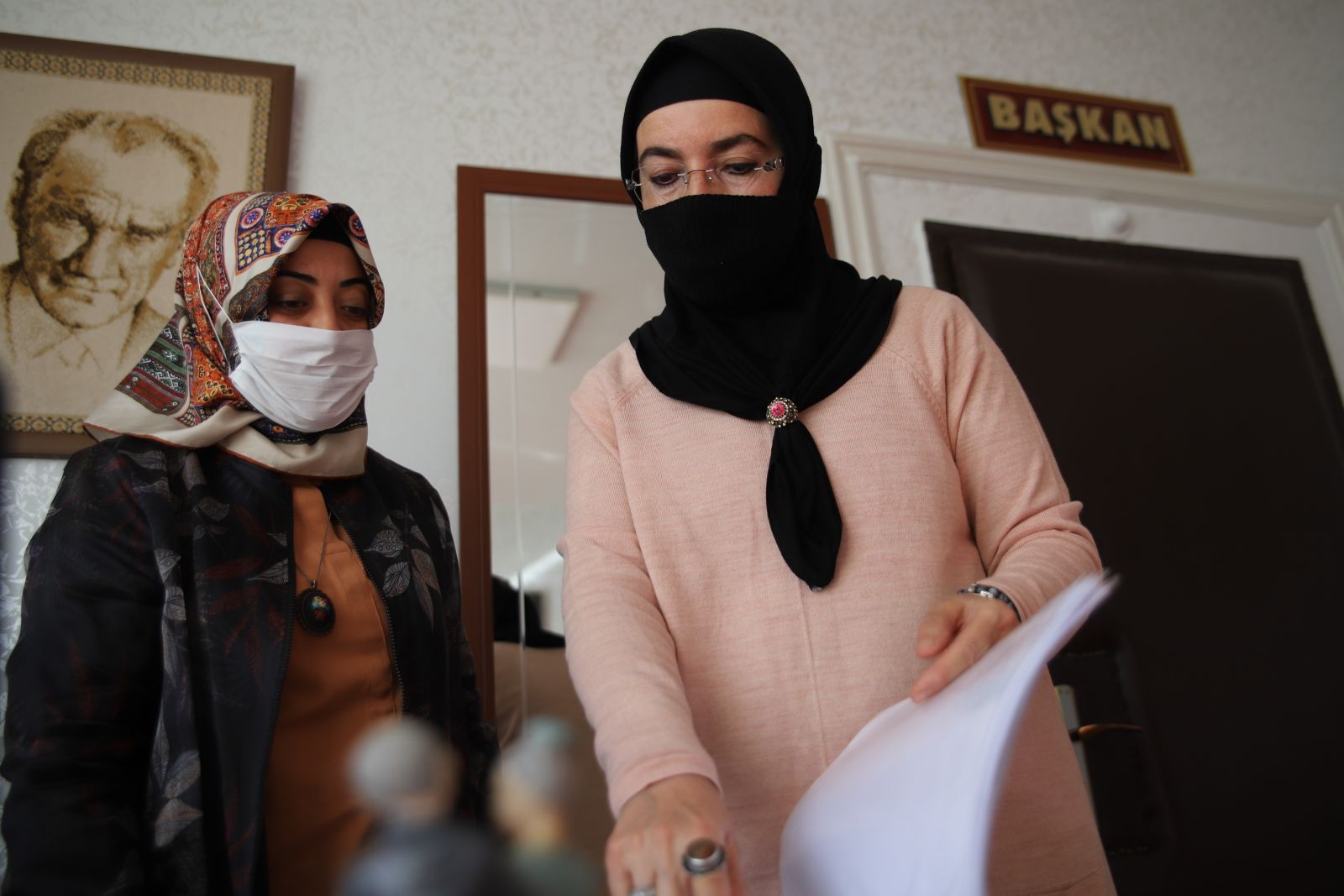 28 Şubat mağduru, Türkiye’nin ilk başörtülü başkanı iki dönemdir hizmet ediyor