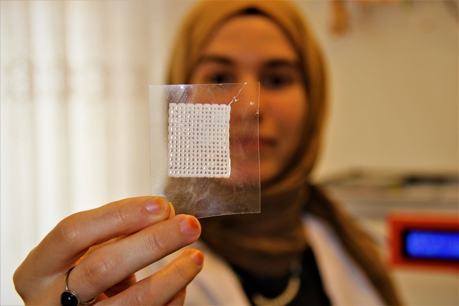 Evindeki laboratuvarda geliştirdiği cihaz hastalıklara umut olacak