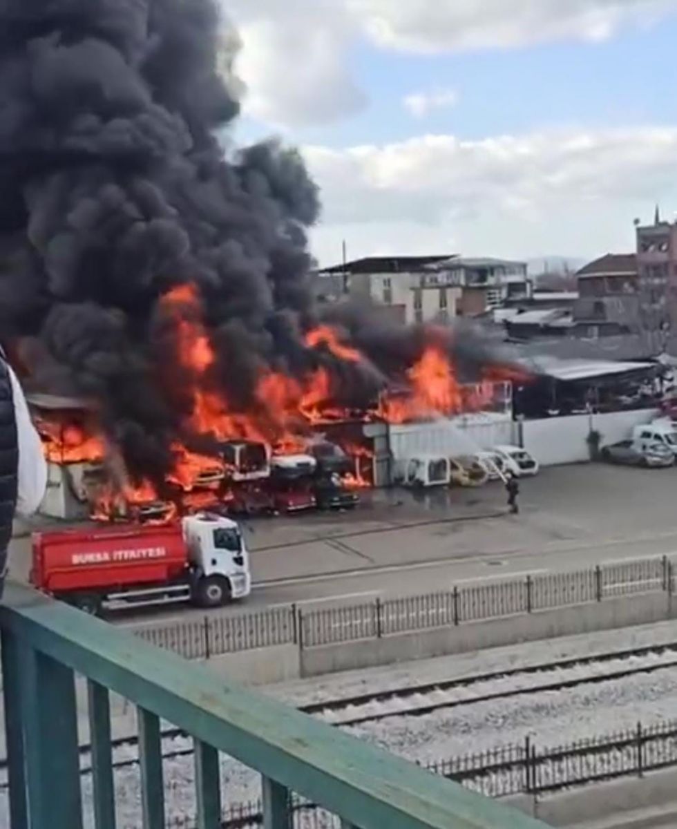 Bursa'da büyük yangın! Dumanlar gökyüzünü kapladı