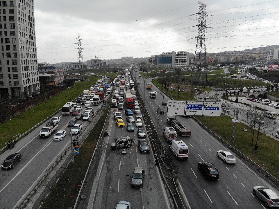 Esenyurt TEM bağlantı yolunda kaza