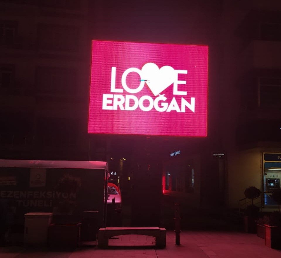 Hilmi Güler’den 'Stop Erdoğan' cevabı: 'Love Erdoğan' Hilmi Güler’den 'Stop Erdoğan' cevabı: 'Love Erdoğan'