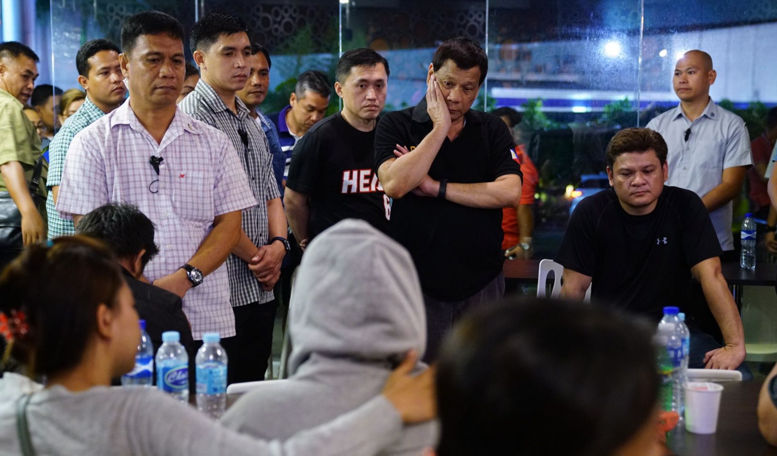 Filipinler'deki tayfun ve yangın, Duterte'yi gözyaşlarına boğdu