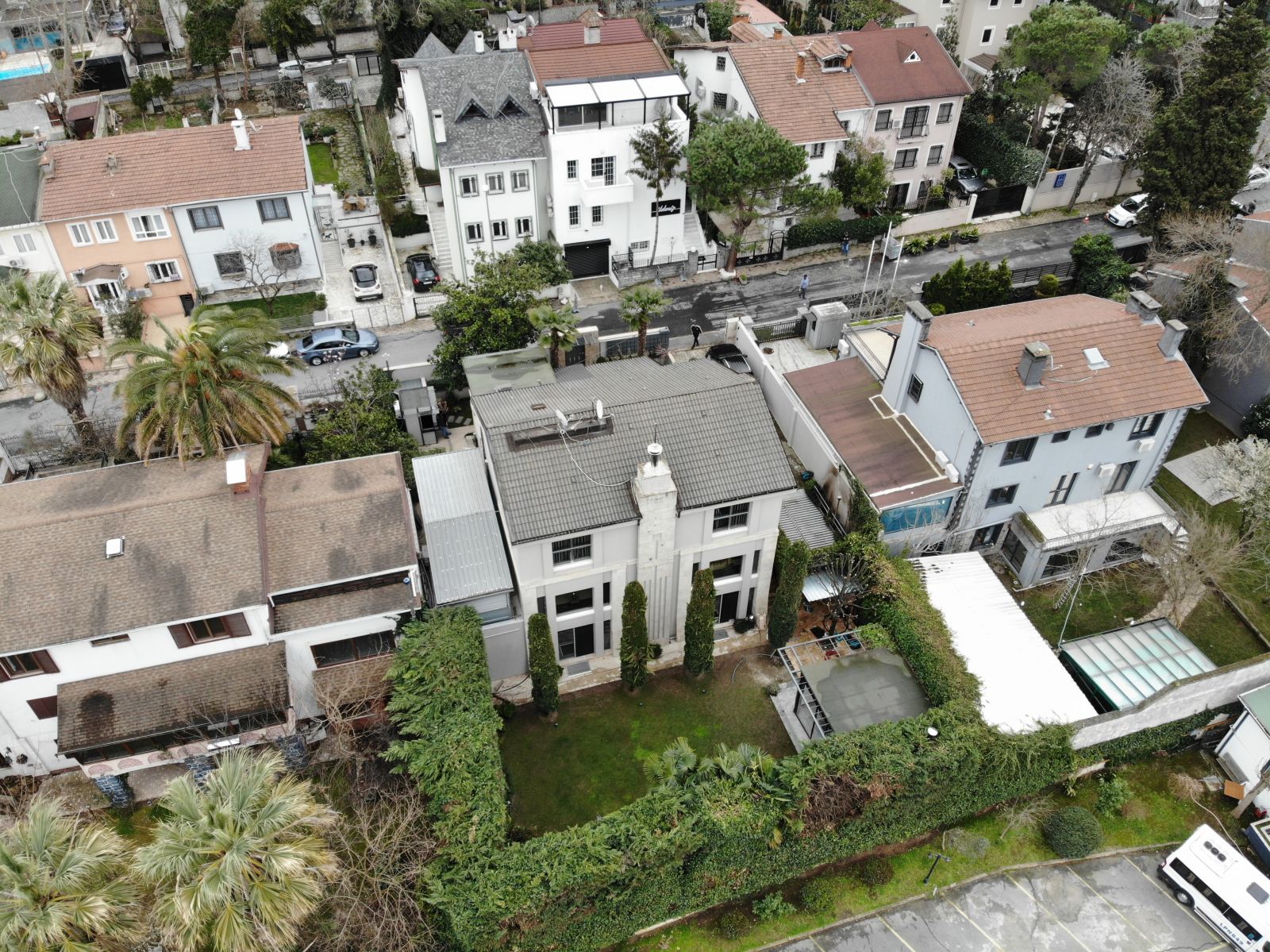 Ünlü komedyen Cem Yılmaz’ın villasında yangın paniği