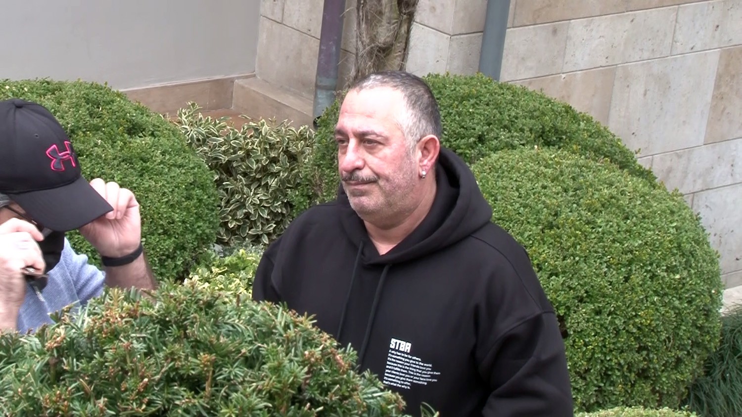 Ünlü komedyen Cem Yılmaz’ın villasında yangın paniği