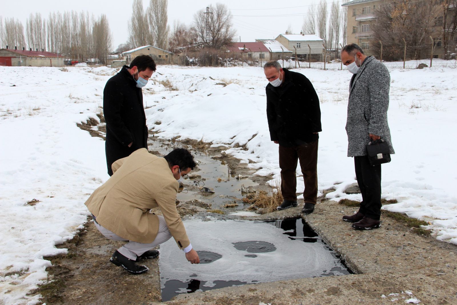 Erzurum’daki yanan su görenleri şaşkına çeviriyor Erzurum’daki yanan su görenleri şaşkına çeviriyor