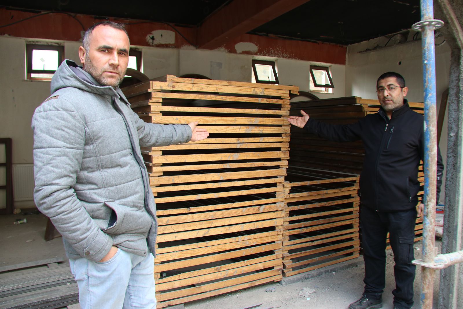 Terör mağduru vatandaşların evlerini yapan işçilere karşılıksız çek verildi iddiası