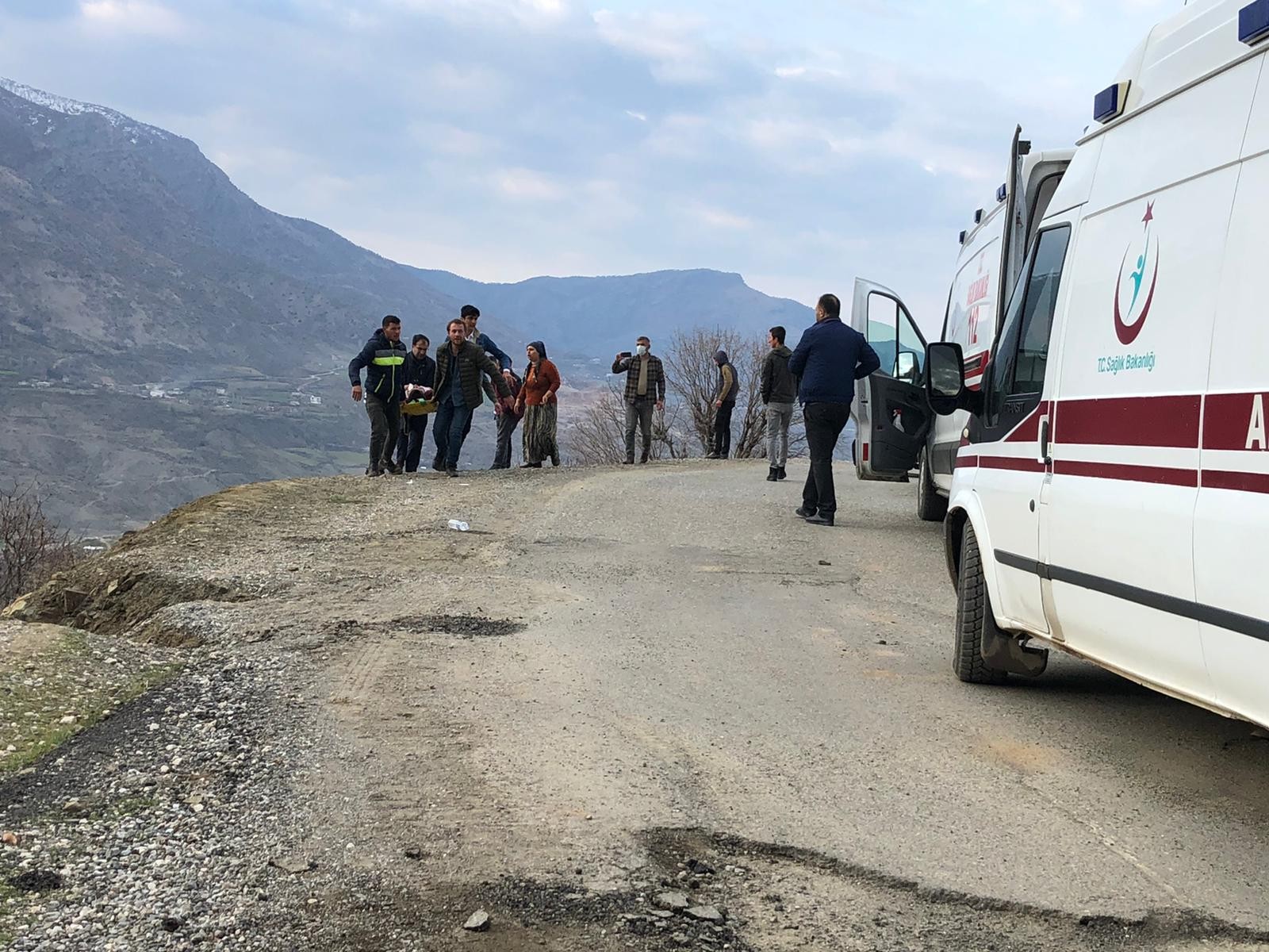 Batman'da öğrenci servisi devrildi: 2 ölü, 26 yaralı