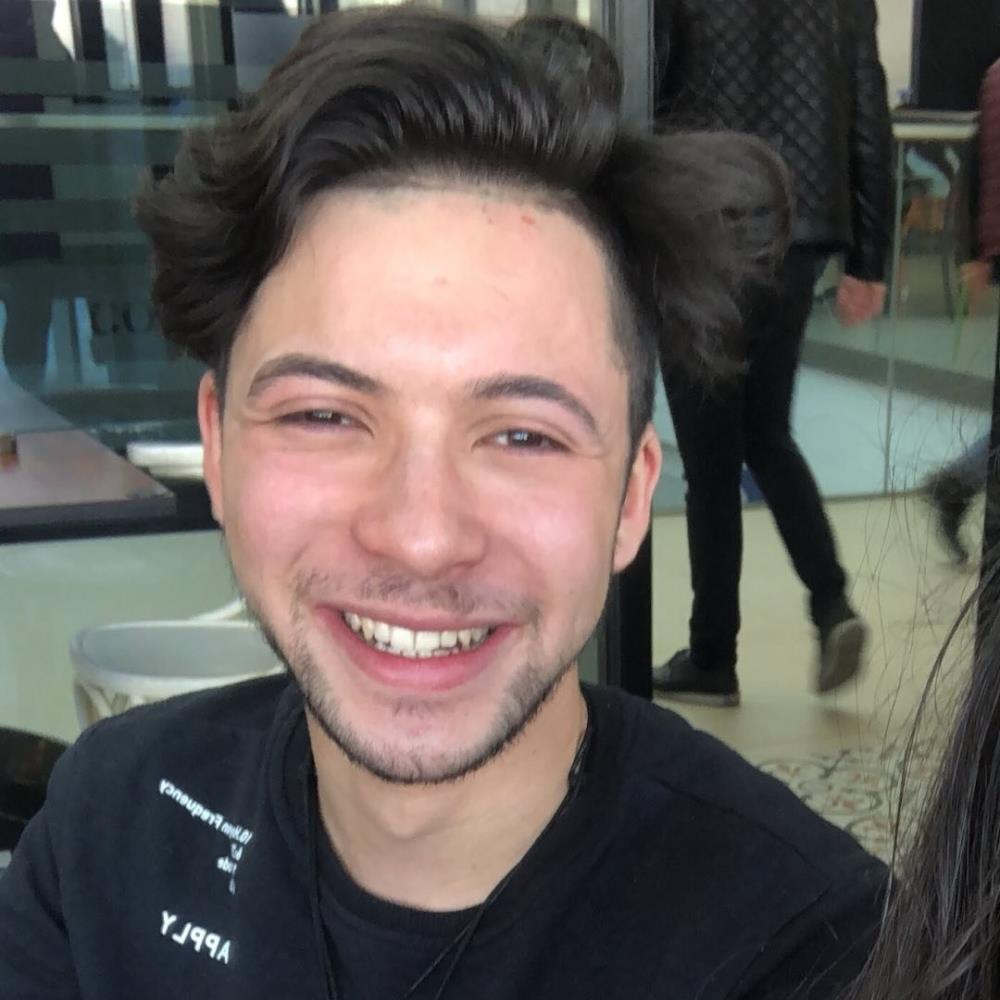 Sosyal medyada 'elveda' diyerek banyoda kendisini kemerle astı