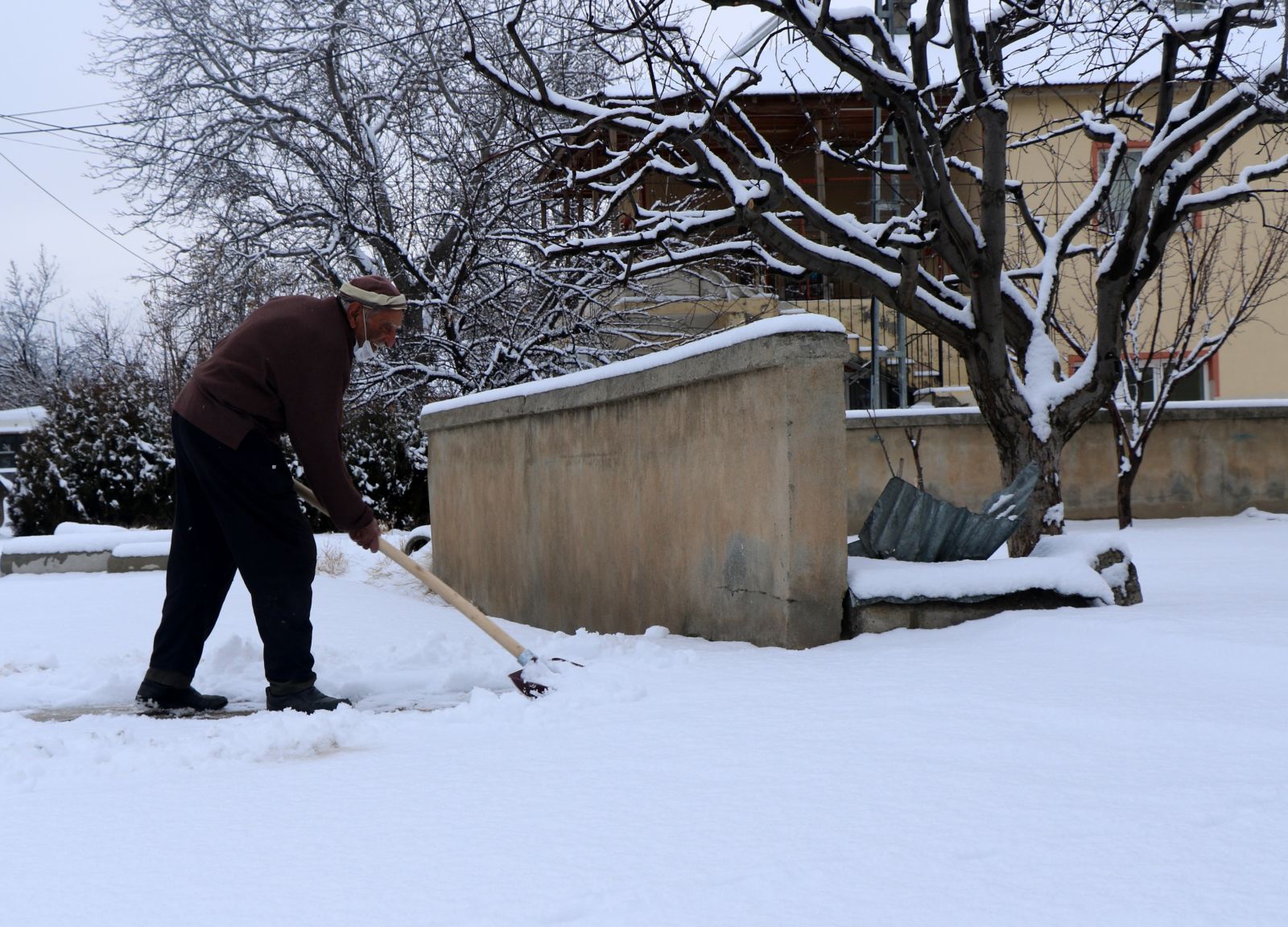 Lapa lapa kar yağdı, meteoroloji uyardı! 40 santim bekleniyor